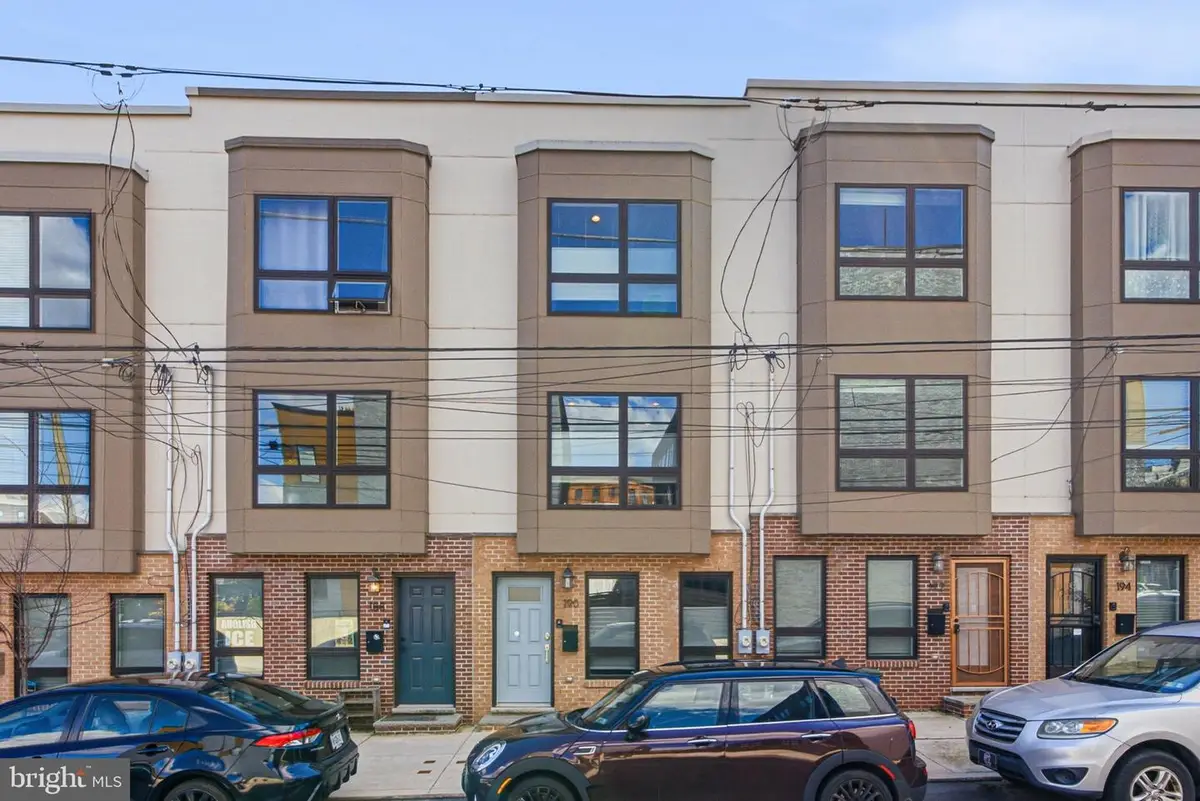 190 W Oxford St, Philadelphia, PA 19122 - #1