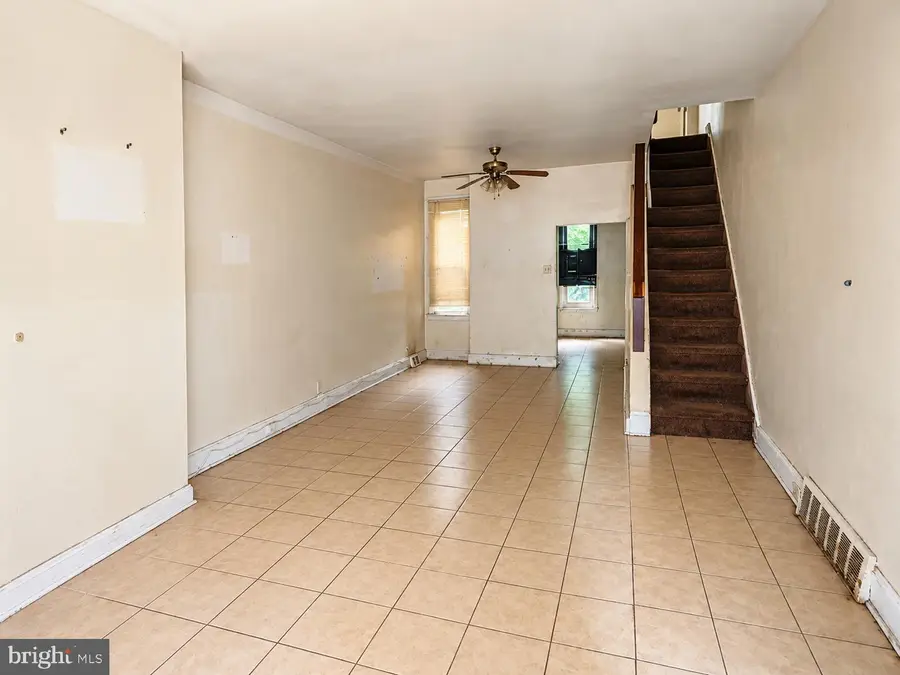 6123 Hegerman St, Philadelphia, PA 19135 - #2