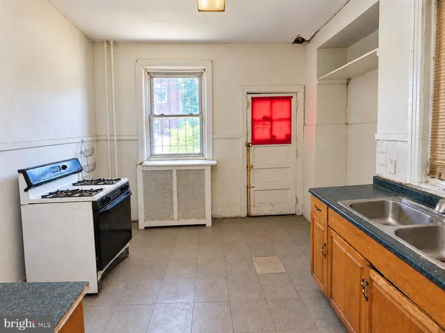 4685 N 16th St, Philadelphia, PA 19140 - #3
