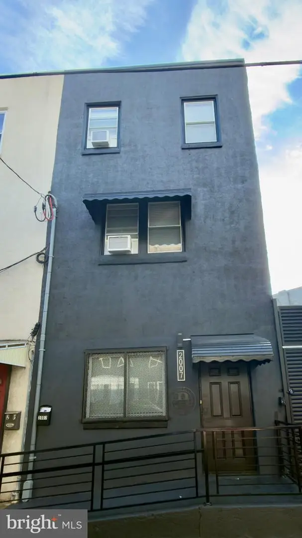 2007 N Front St, Philadelphia, PA 19122 - #1