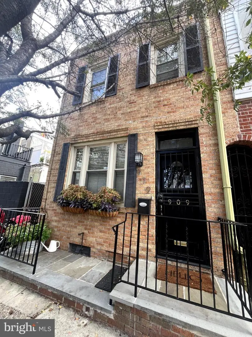 909 S 3rd St, Philadelphia, PA 19147 - #1