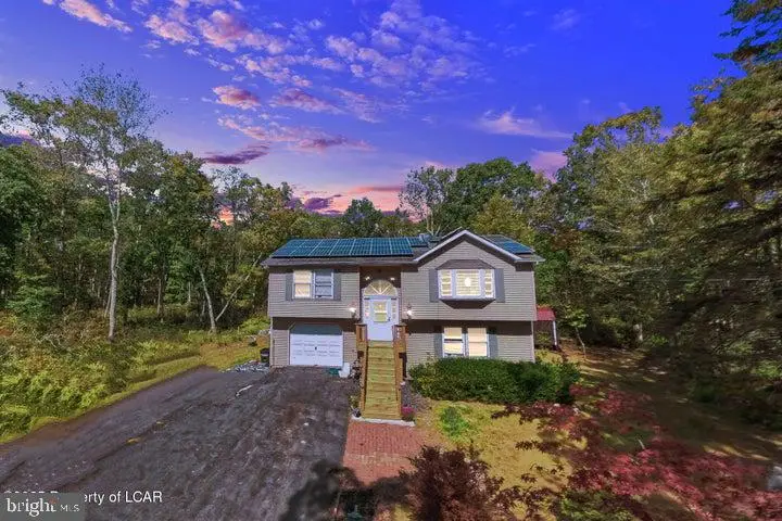 104 Yvette Ct, Dingmans Ferry, PA 18328 - Image #2