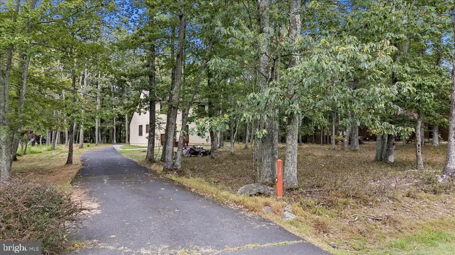 134 Oakenshield Dr, Tamiment, PA 18371 - #3