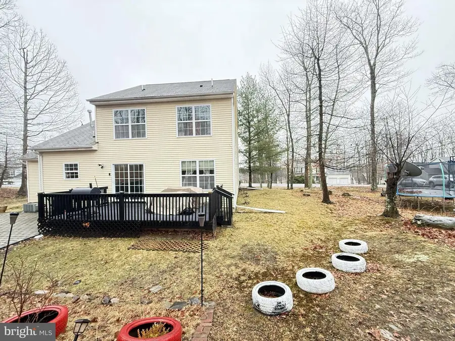 1152 Dorset Dr, Bushkill, PA 18324 - #2
