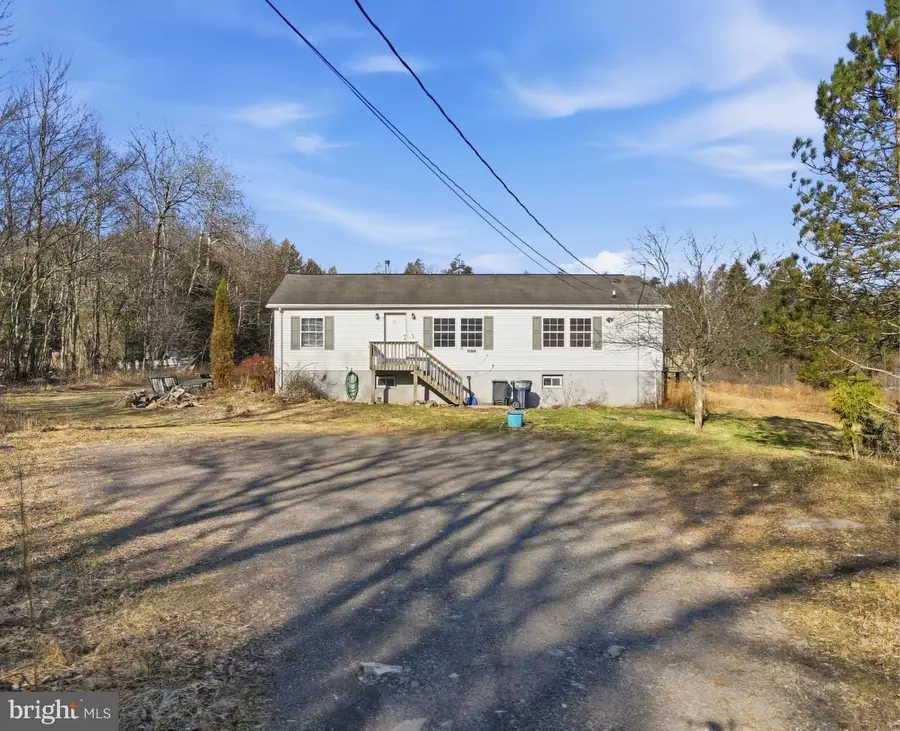 105 Ceramic Dr, Greentown, PA 18426 - #2