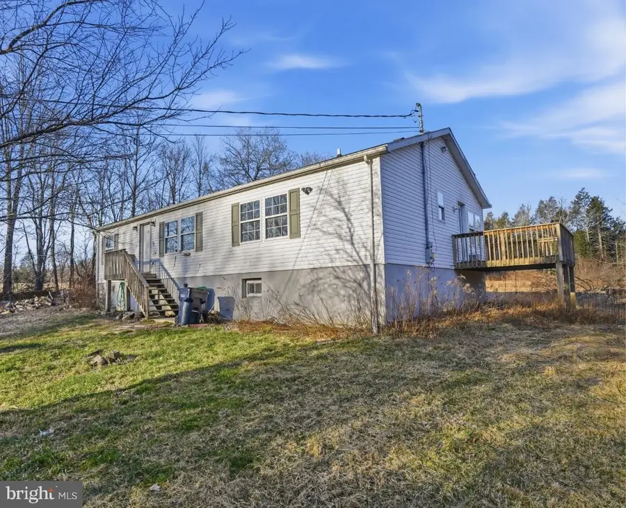 105 Ceramic Dr, Greentown, PA 18426 - #3