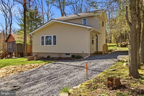 410 Sunset Forest Dr, HAWLEY, PA 18428