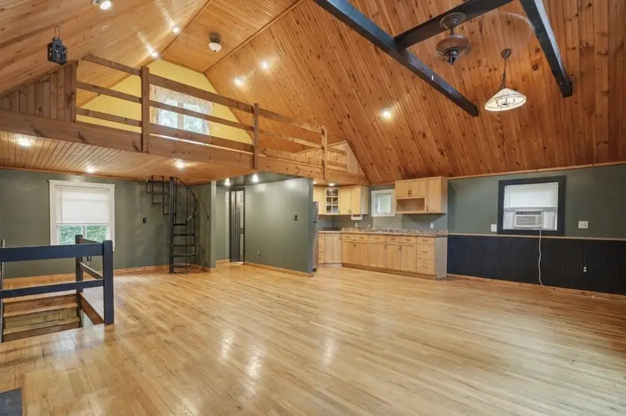 204 Mountain Dr, Dingmans Ferry, PA 18328 - #2