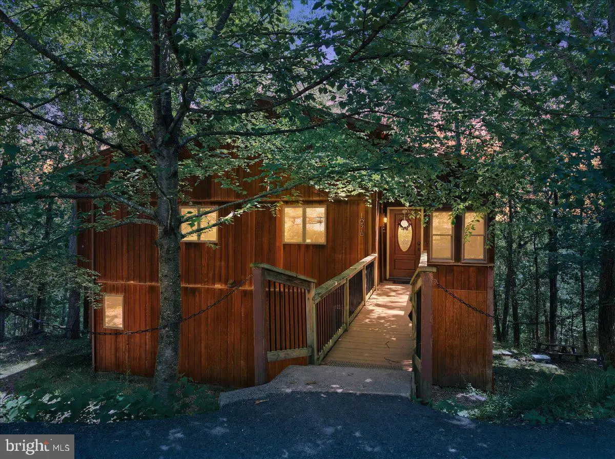 1076 Porter Dr, Bushkill, PA 18324 - #1