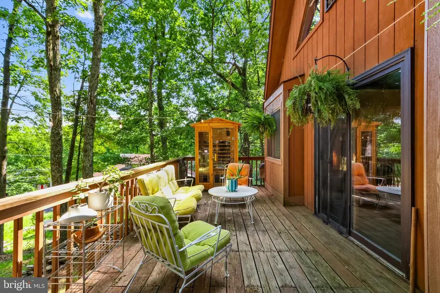 5218 E Woodbridge Dr, Bushkill, PA 18324 - #3
