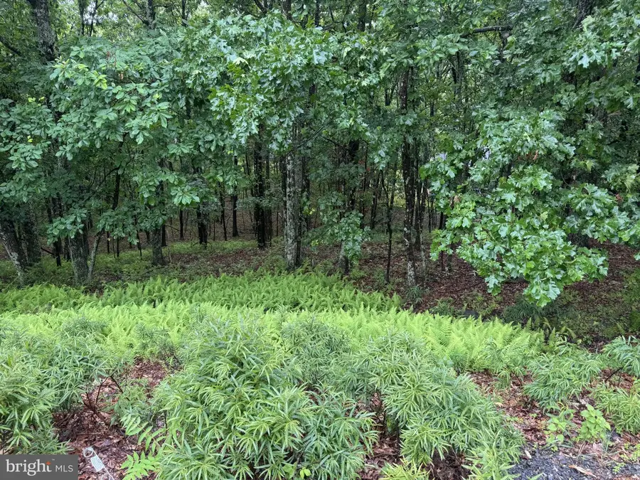 3437 Victoria Ct, Bushkill, PA 18324 - #2