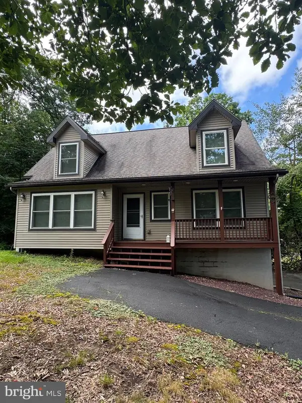 111 Remuda Dr, HAWLEY, PA 18428