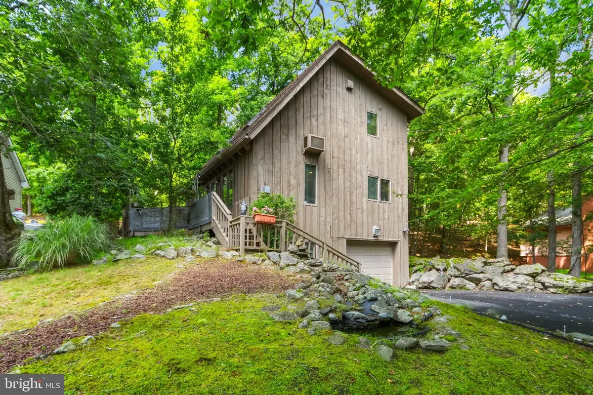 424 Saunders Dr, Bushkill, PA 18324 - #1