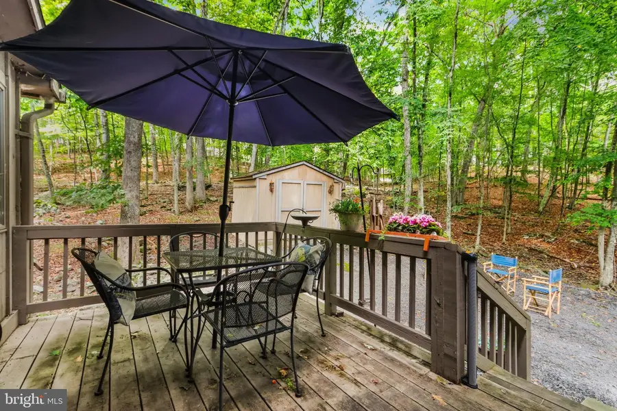 424 Saunders Dr, Bushkill, PA 18324 - #3
