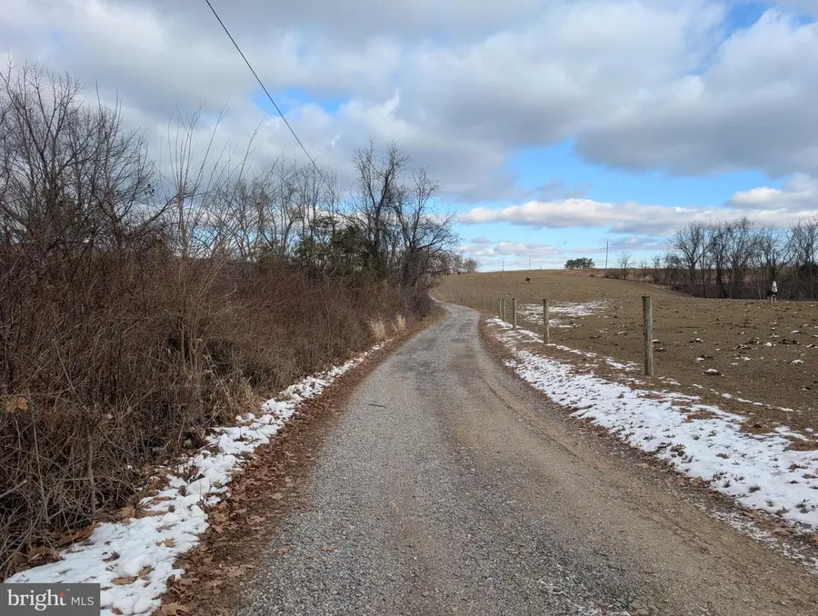 96 Yankee Dr, New Bloomfield, PA 17068 - Image #3