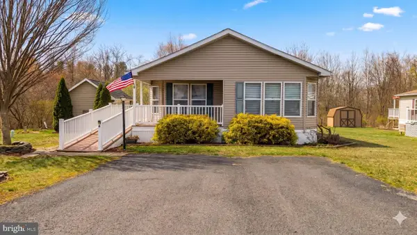 6 Meadowview Dr, NEW BLOOMFIELD, PA 17068