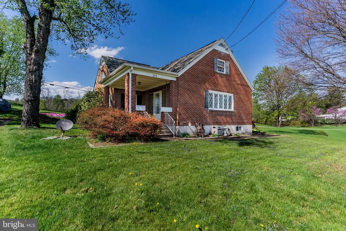 206 E Main St, New Bloomfield, PA 17068 - #1