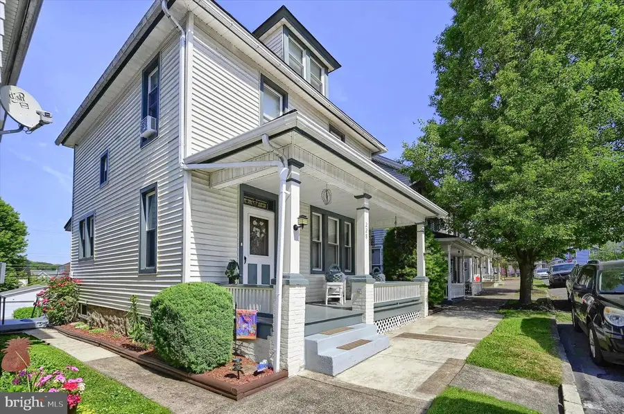 228 N 5th St, Newport, PA 17074 - #2