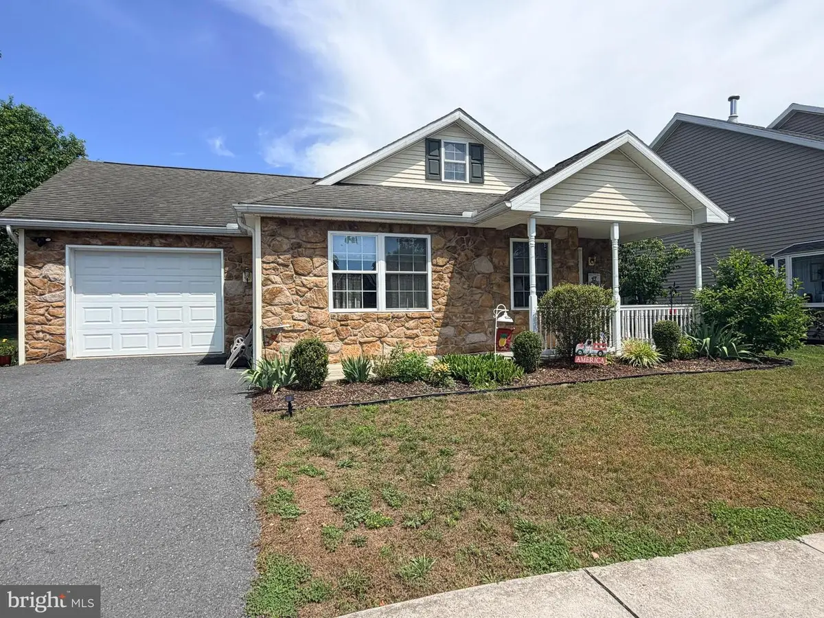 220 Patio Ct, New Bloomfield, PA 17068 - #1