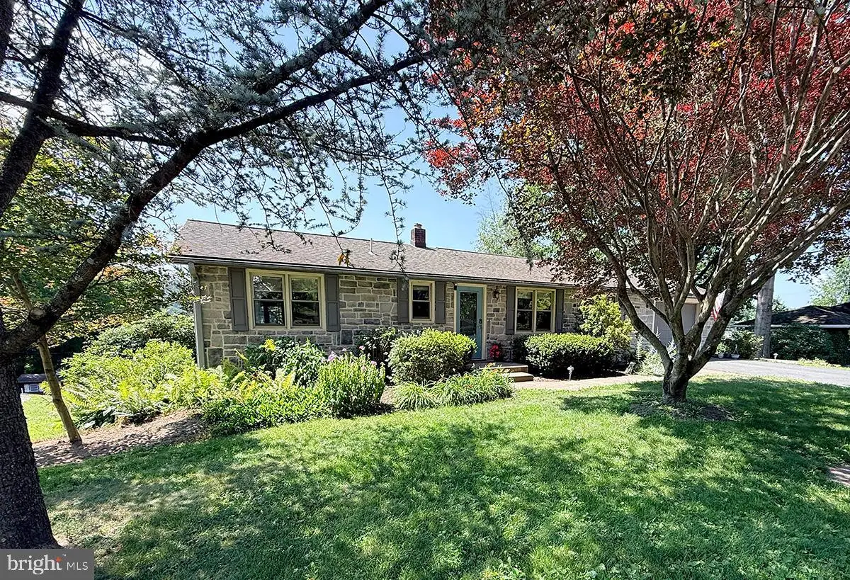 223 W High St, New Bloomfield, PA 17068 - #1