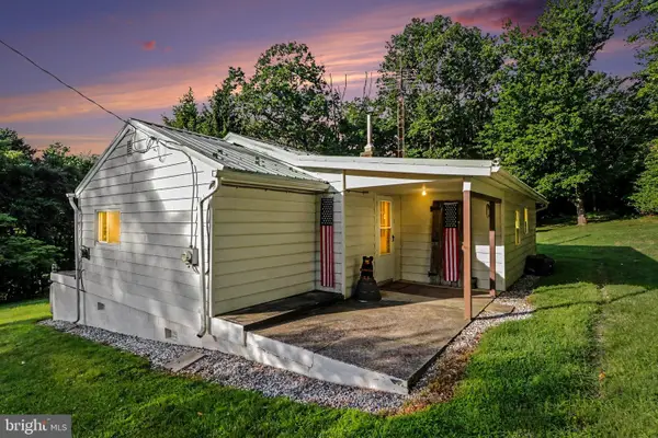 11 Maxwill Ln, LANDISBURG, PA 17040