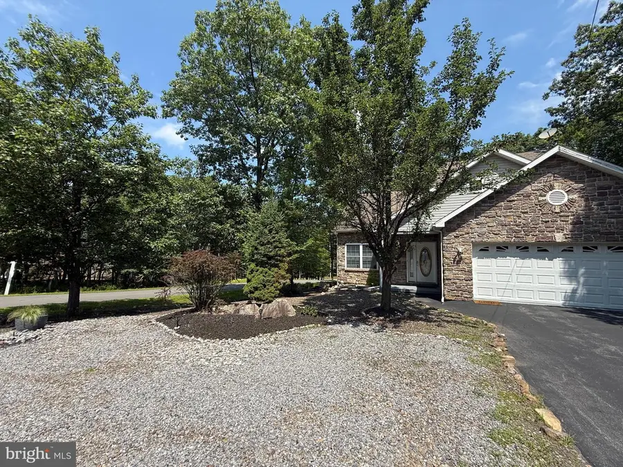 231 Country Club Dr, Hazleton, PA 18202 - Image #2