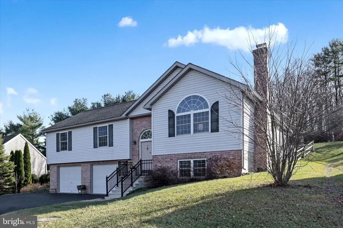 686 Wynonah Dr, Auburn, PA 17922 - Image #1