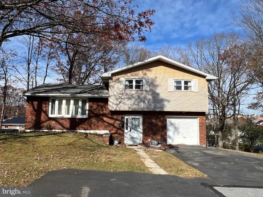 523 W Laurel St, Frackville, PA 17931 - Image #2