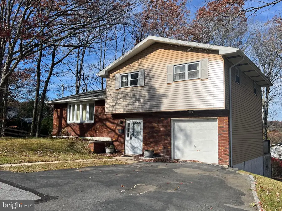 523 W Laurel St, Frackville, PA 17931 - Image #3
