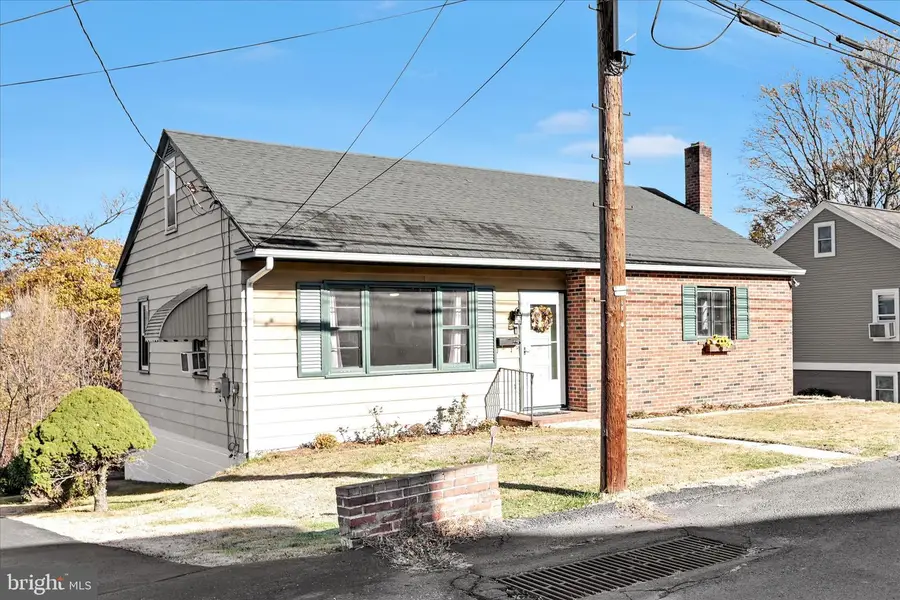 229 Grove St, Orwigsburg, PA 17961 - Image #2
