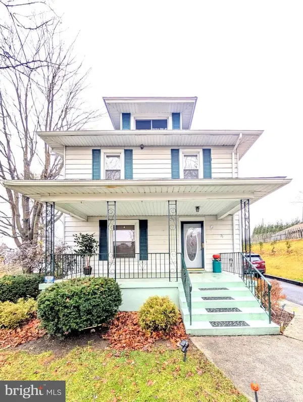 21 Hallton Hill Rd, PINE GROVE, PA 17963