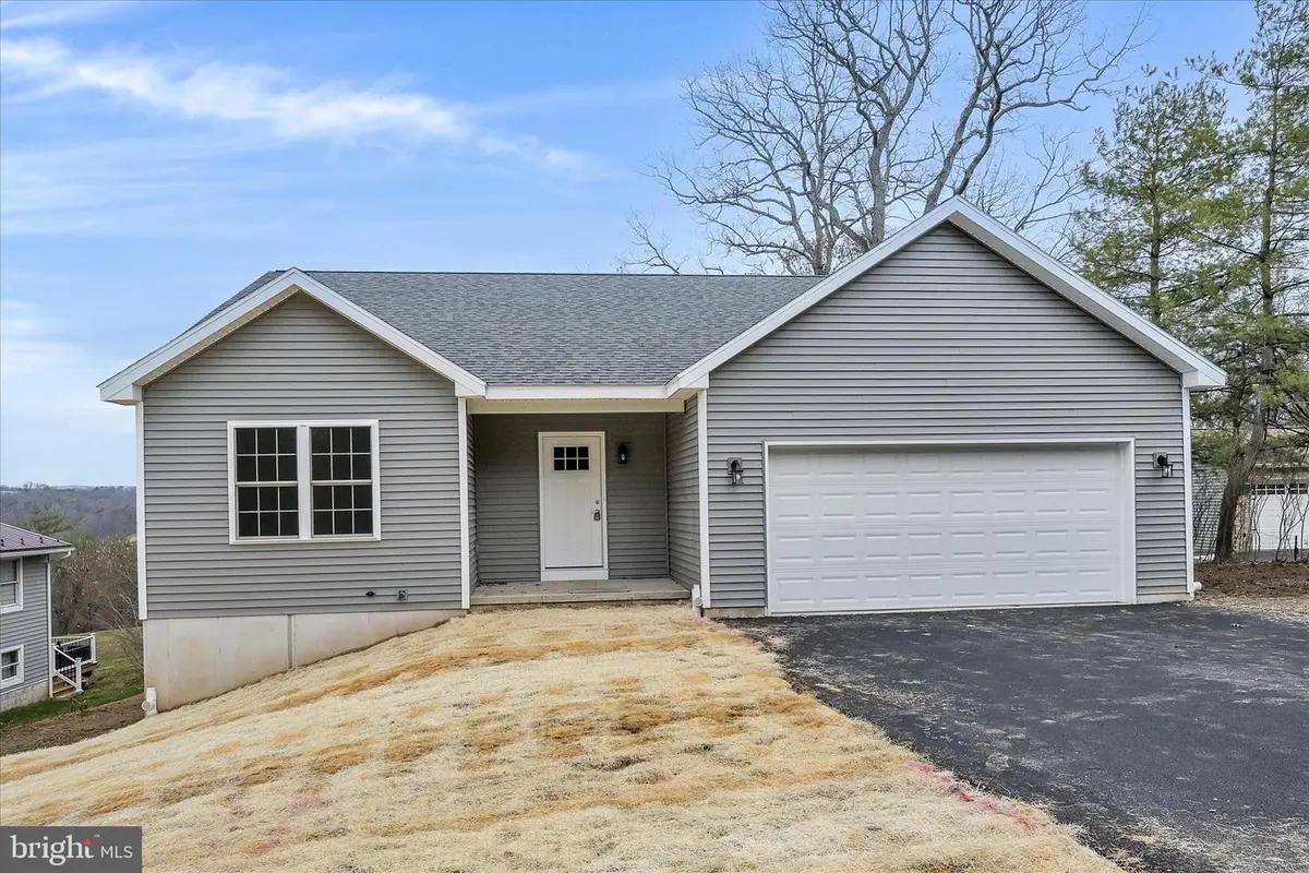 1753 Running Deer Dr, Auburn, PA 17922 - Image #1