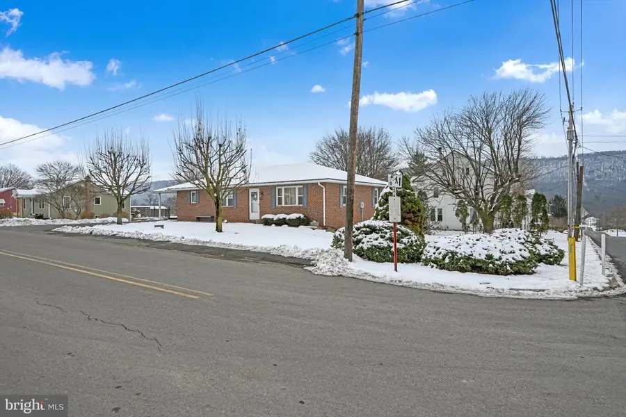 703 E Chestnut St, Hegins, PA 17938 - Image #2