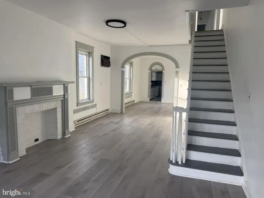 25 E Oak St, Shenandoah, PA 17976 - Image #3