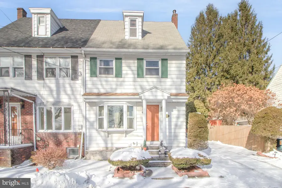 169 W Weston Pl, Shenandoah, PA 17976 - Image #2