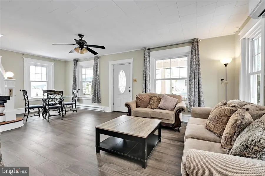 302 Fleet St, Pottsville, PA 17901 - #2