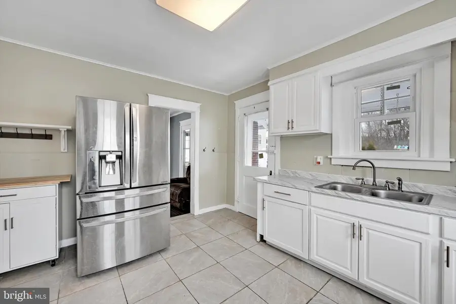 302 Fleet St, Pottsville, PA 17901 - #3