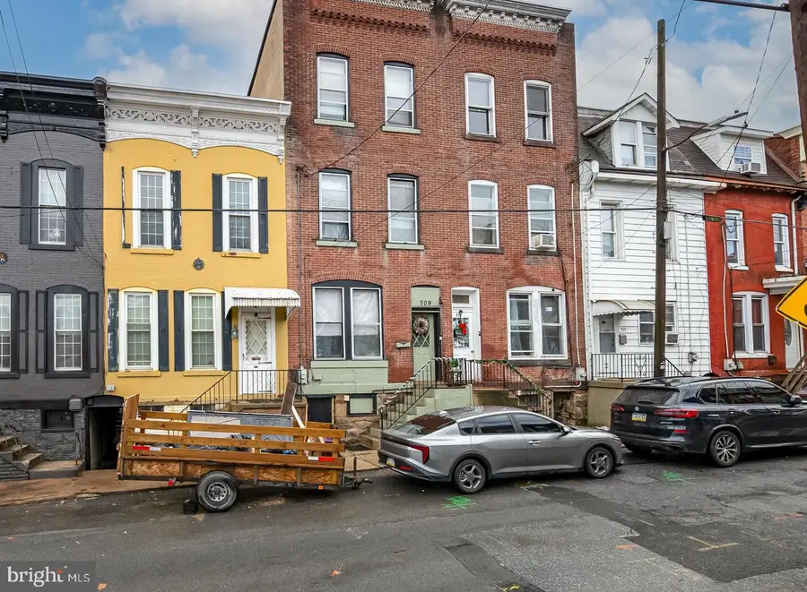 709 W Norwegian St, Pottsville, PA 17901 - Image #2