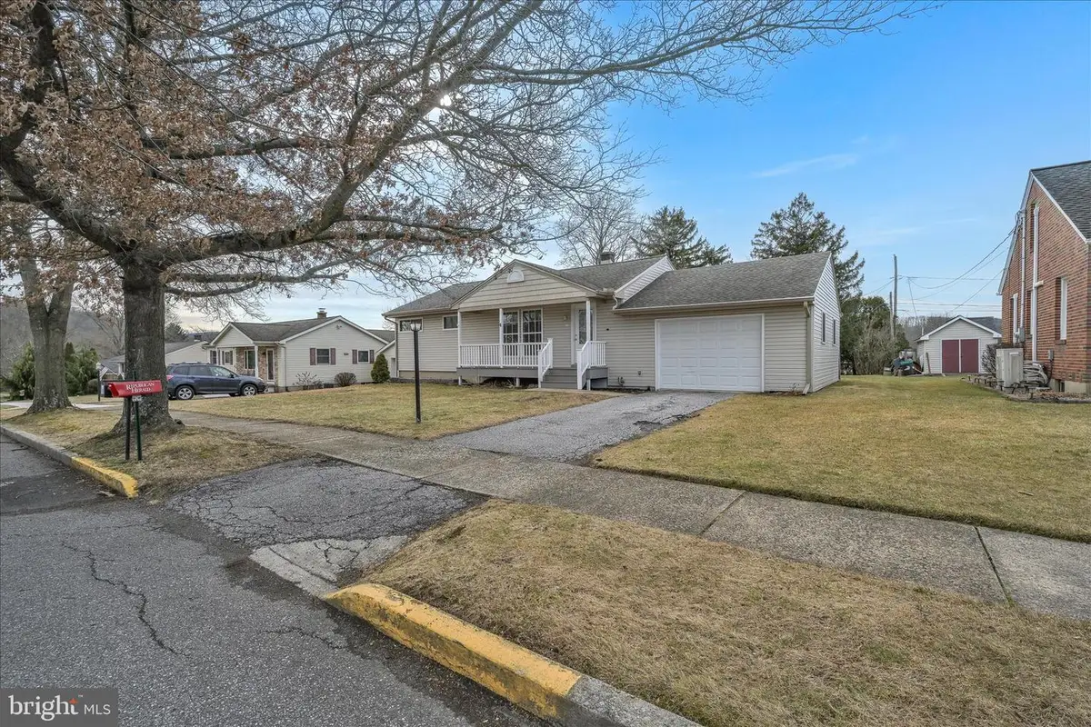 110 Walnut St, Pine Grove, PA 17963 - Image #1