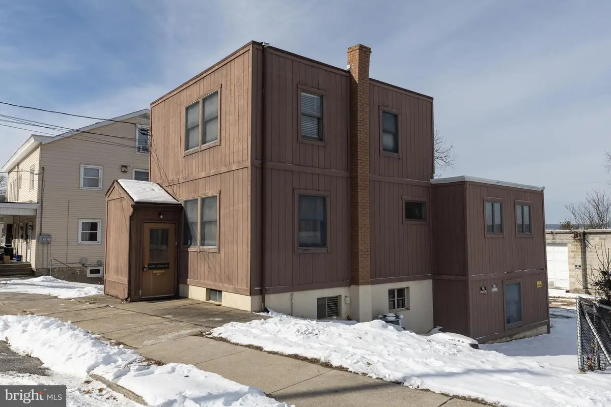2042 Mahantongo St, Pottsville, PA 17901 - Image #1