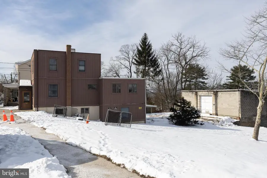 2042 Mahantongo St, Pottsville, PA 17901 - Image #2