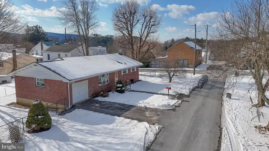 214 Chestnut St, Tuscarora, PA 17982 - #3