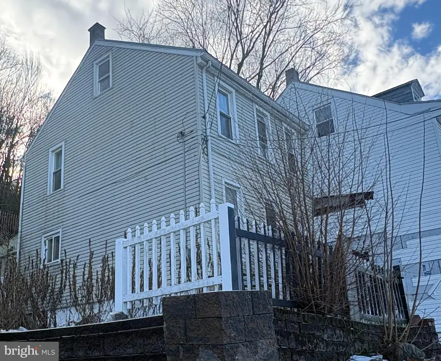 436 W Savory St, Pottsville, PA 17901 - Image #2