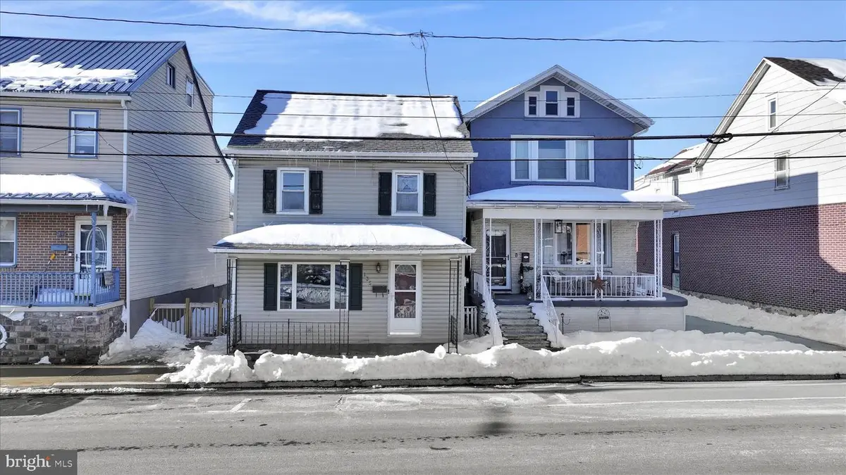 135 W Columbia St, Schuylkill Haven, PA 17972 - #1