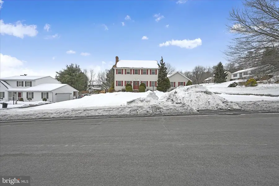 19 Fox Hollow Rd, Pottsville, PA 17901 - #2