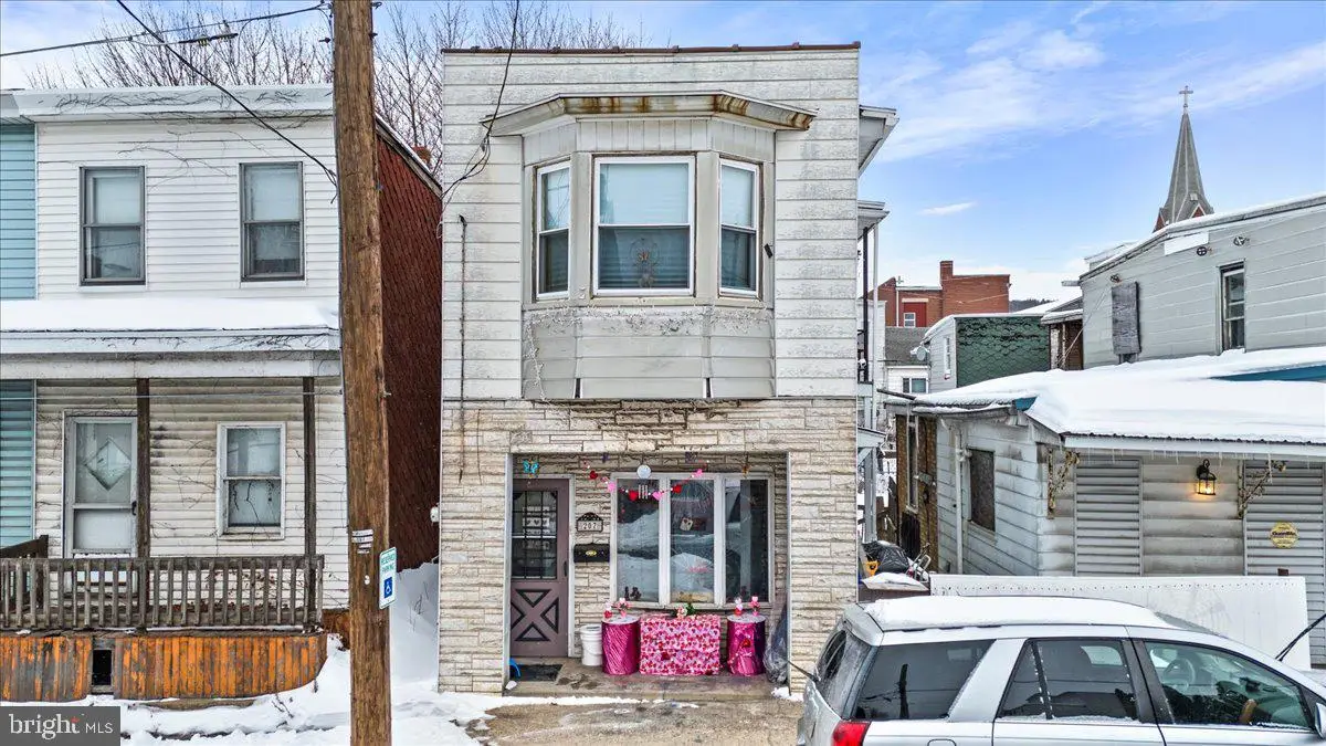 207 W Poplar St, Shenandoah, PA 17976 - #1