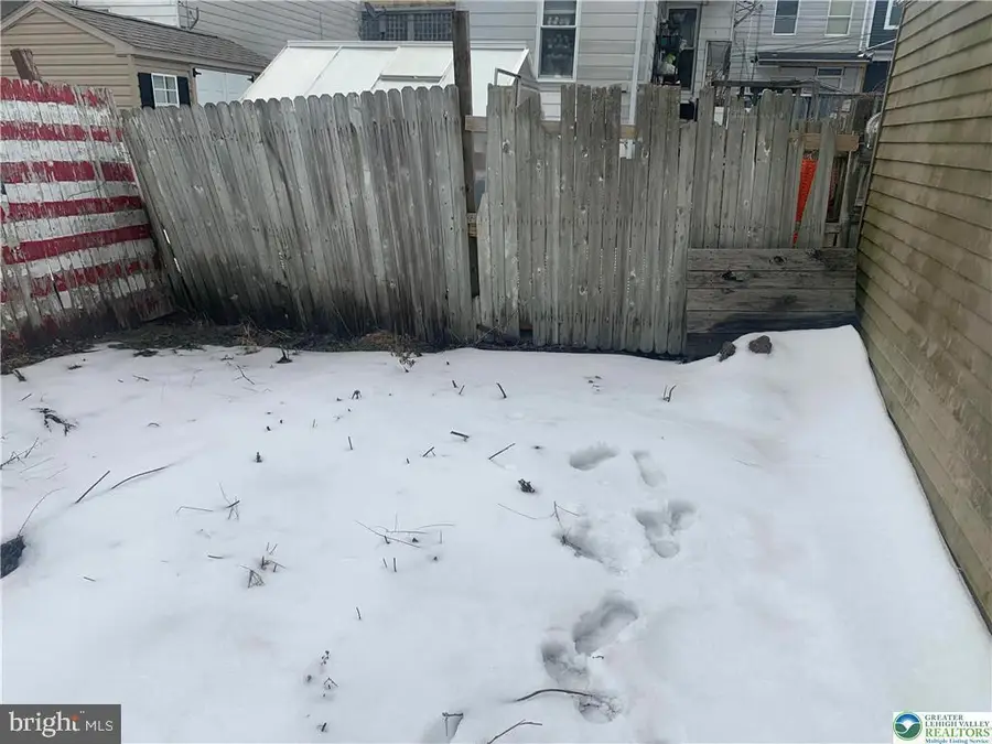 227 N Chestnut St, Shenandoah, PA 17976 - #2