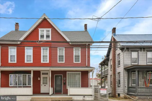 157 N Tulpehocken St, PINE GROVE, PA 17963