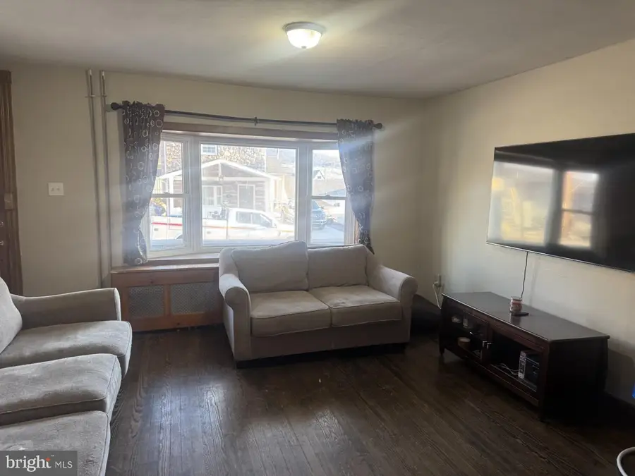 429 E Elm St, Tamaqua, PA 18252 - #2