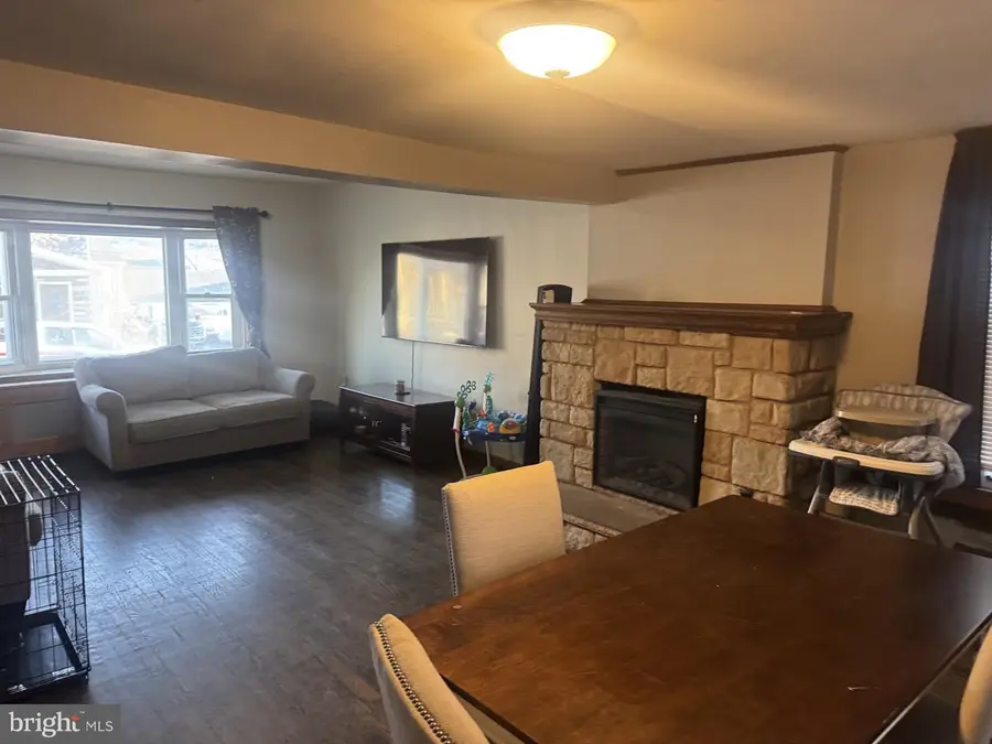 429 E Elm St, Tamaqua, PA 18252 - #3